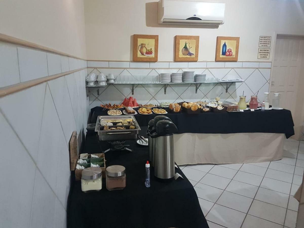 Hotel Águia Teixeira de Freitas Buitenkant foto